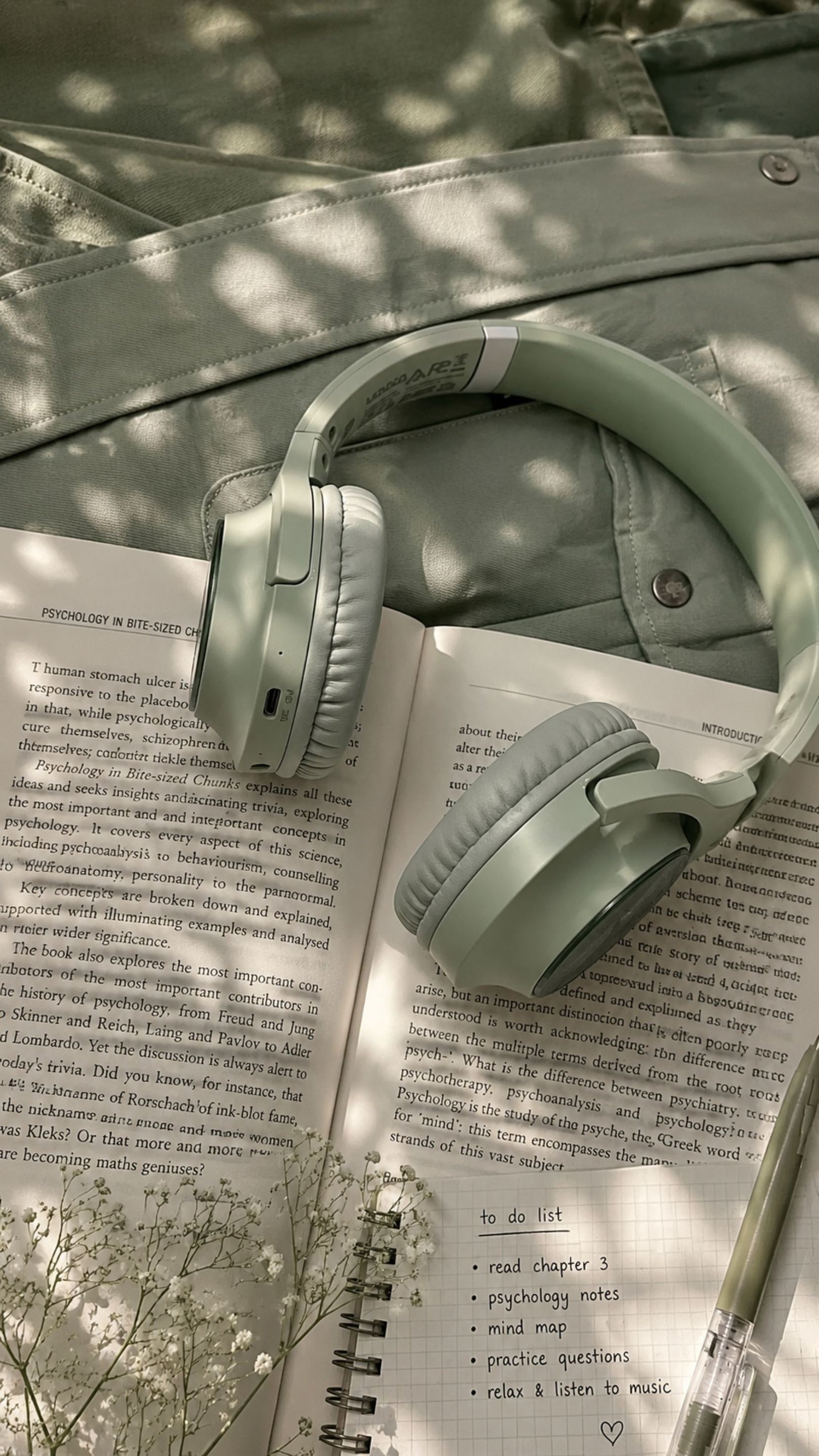 Study & Music Aesthetic 4K Wallpaper